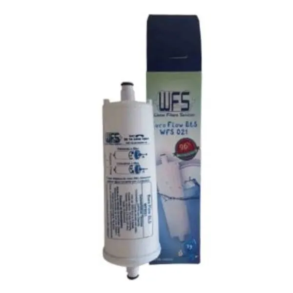 Refil de filtro de purificador de água Europa em fundo branco.
