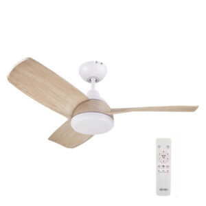 Ventilador de teto com três pás e controle remoto.