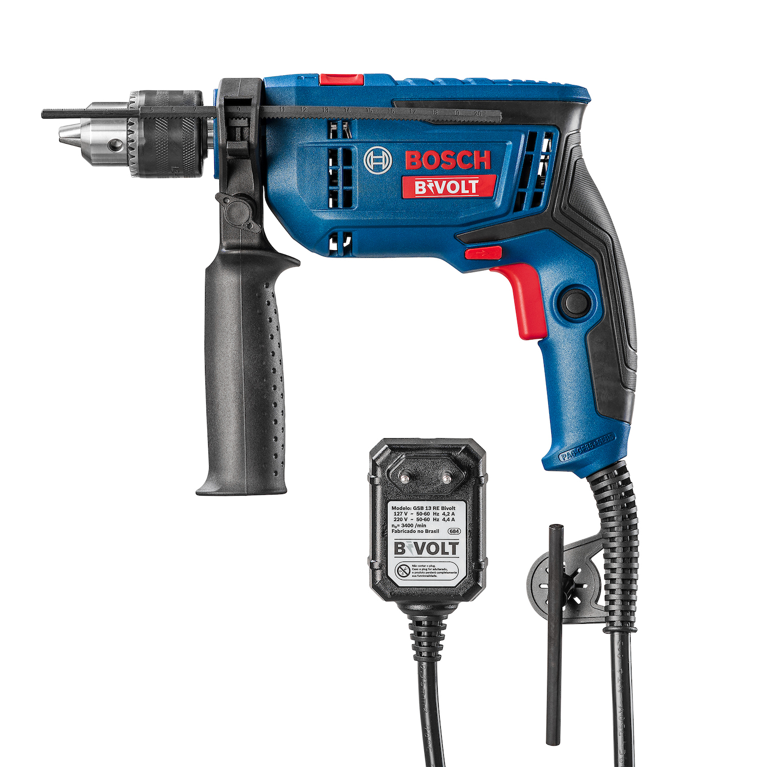 Imagem da nova furadeira de impacto da Bosch. A ferramenta se apresenta nas cores azul, preto e vermelho e contém o logo da Bosch.