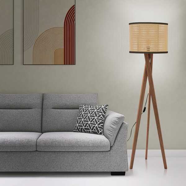 Lustre e Luminária: Luminária de Chão Bivolt ao lado de sofá