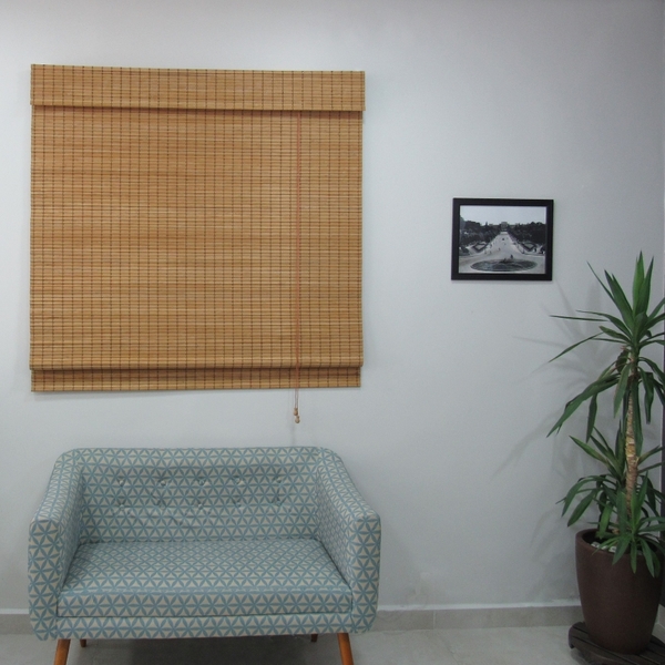 como instalar Persiana romana bambu em sala