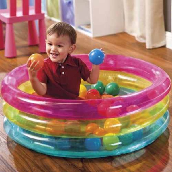 dia das crianças: piscina de bolinhas multicolorida