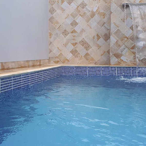 Ambientes com porcelanato: área de piscian com Porcelanato Acetinado San Tomé