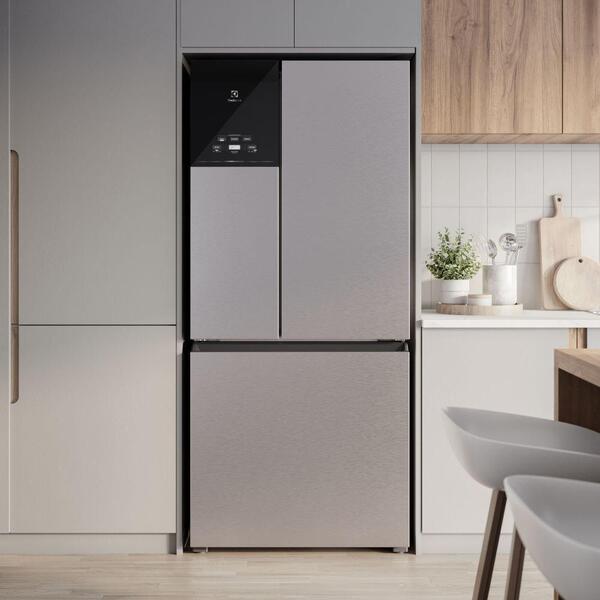 Geladeira que faz gelo: cozinha com Refrigerador Electrolux Frost Free Multidoor Efficient Com Autosense E Inverter 590l