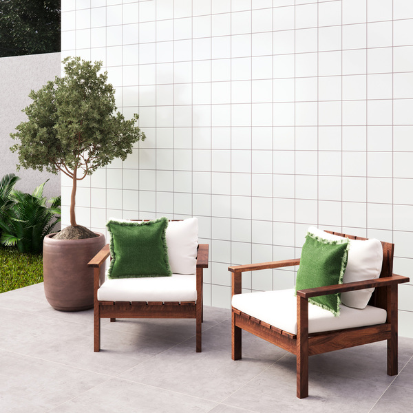 Piso para área externa: Revestimento para Fachada Externa e Piscina Branco em ambiente com poltronas
