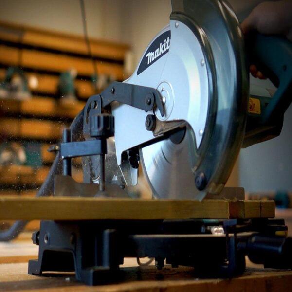 Serra de esquadria: Serra Esquadria Makita Profissional 1.500W