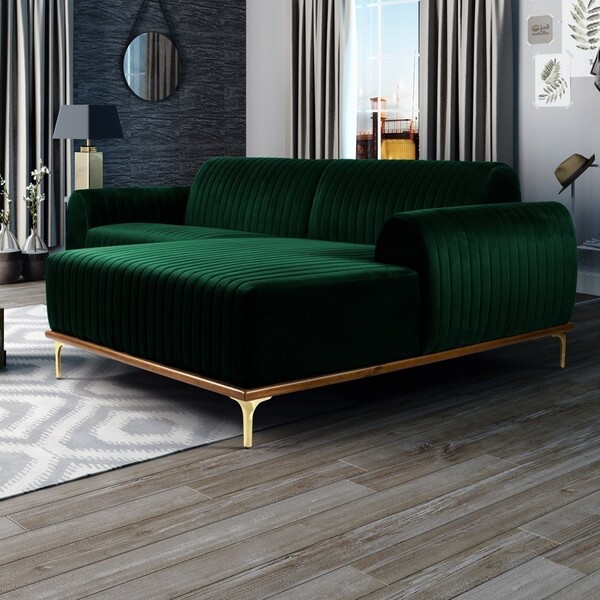 Sofá com chaise: sala com Sofá com chaise 5 lugares em veludo verde