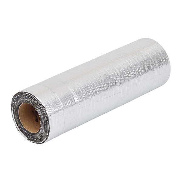 Rolo de fita impermeabilizante prata na horizontal em fundo branco.